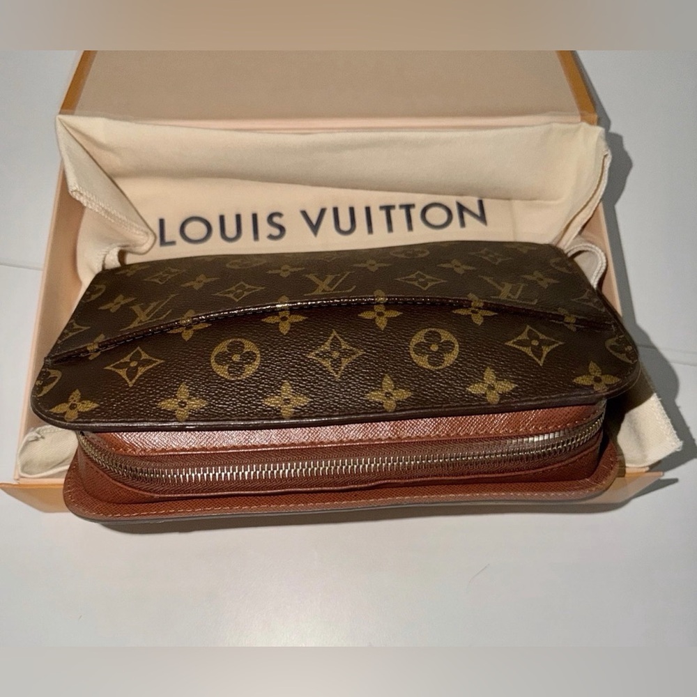 Louis Vuitton Classic Orsay Clutch Bag Wristlet w/ COA Box Dust-bag & Strap ☘️